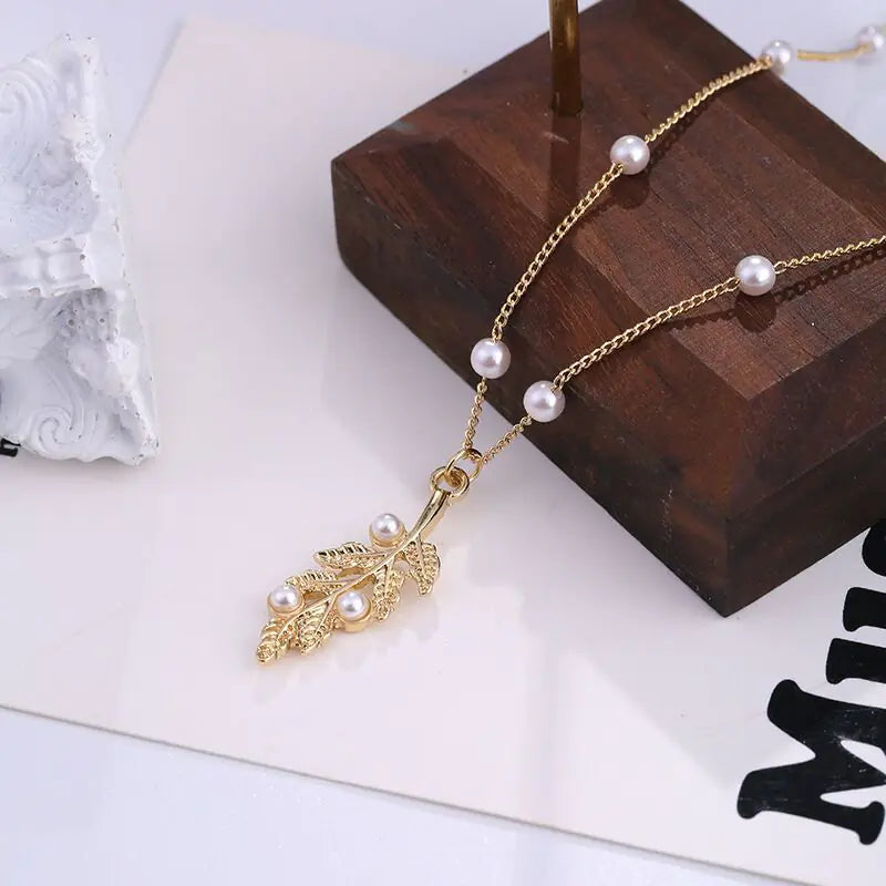 Fashion Leaf Necklace for Women - Stylish Sweater Chain